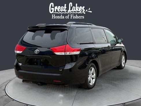 Used 2013 Toyota Sienna LE w/ Preferred Accessory Pkg FWD image 5
