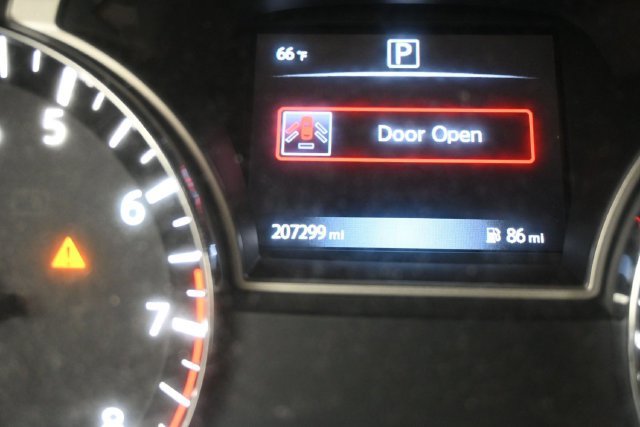 Used 2016 Nissan Pathfinder SV FWD image 18