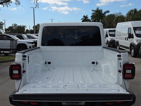 New 2026 Jeep Gladiator Rubicon w/ Safety Group AWD/4WD image 13