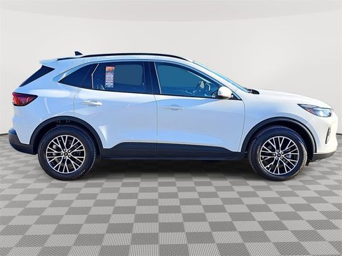 Used 2023 Ford Escape SE image 4