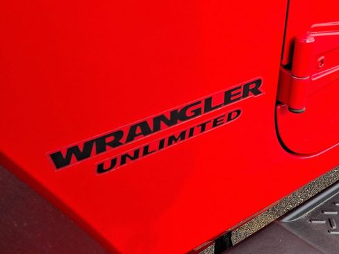 Used 2015 Jeep Wrangler Unlimited Rubicon w/ Connectivity Group image 30