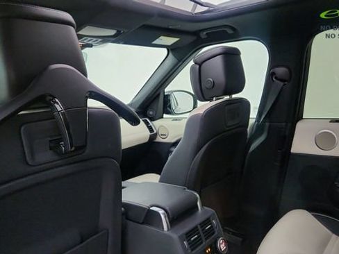 Used 2024 Land Rover Discovery Metropolitan Edition AWD/4WD image 35