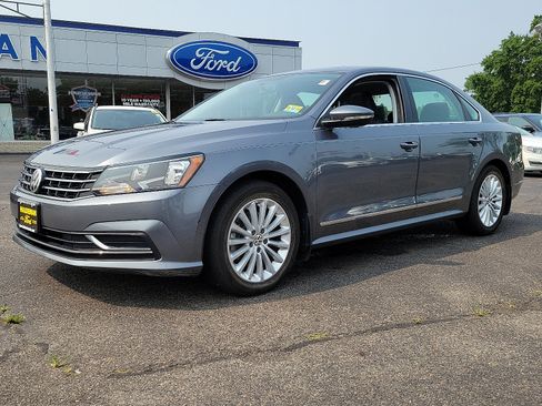 Used 2017 Volkswagen Passat 1.8T SE FWD image 4