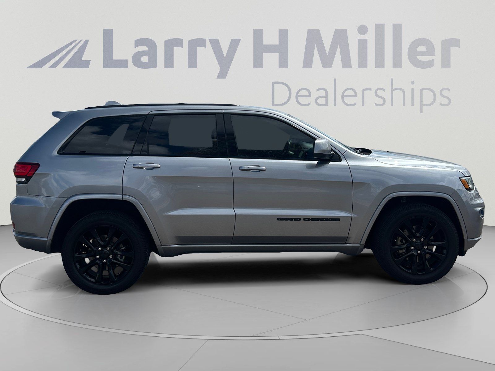 Used 2021 Jeep Grand Cherokee Laredo X AWD/4WD image 6