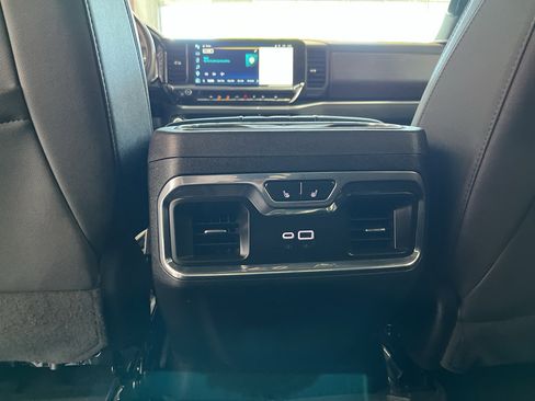 Used 2024 Chevrolet Silverado 1500 High Country w/ Technology Package AWD/4WD image 15