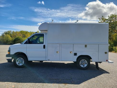 New 2025 GMC Savana 3500 w/ Power Convenience Package image 8