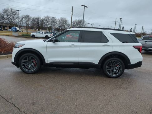 Used 2025 Ford Explorer ST-Line w/ Premium Package image 5