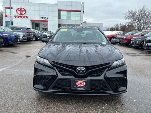 Used 2023 Toyota Camry SE image 2