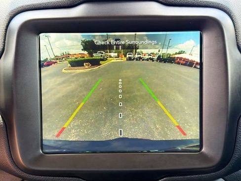 Used 2023 Jeep Renegade Latitude AWD/4WD image 15