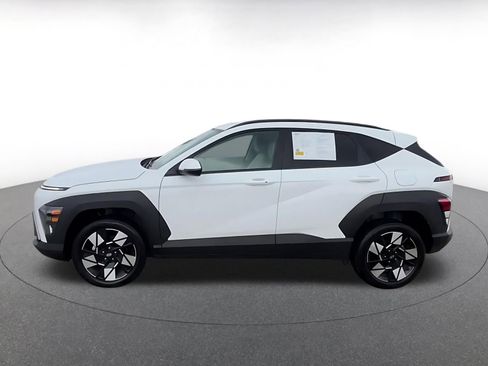 Used 2025 Hyundai Kona SEL image 7