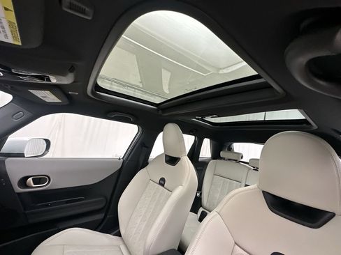 New 2025 MINI Cooper 4-Door Hardtop image 23