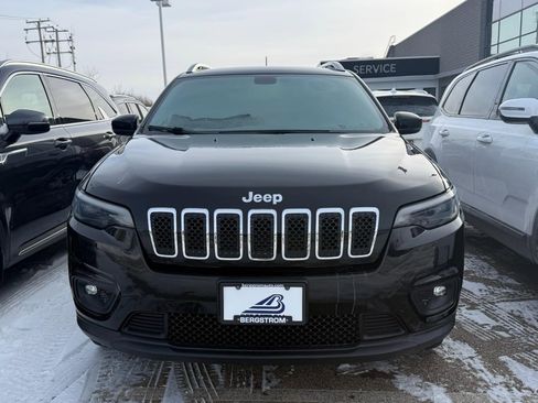 Used 2019 Jeep Cherokee Latitude Plus w/ Cold Weather Group image 3