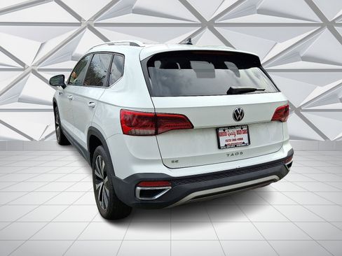 Used 2022 Volkswagen Taos SE w/ Panoramic Sunroof Package image 8