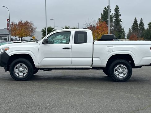 Certified 2022 Toyota Tacoma SR image 9