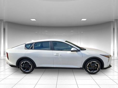 New 2025 Kia K4 EX image 2