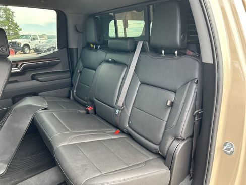 Used 2023 Chevrolet Silverado 1500 LT Trail Boss w/ LT Trail Boss Premium Package AWD/4WD image 18