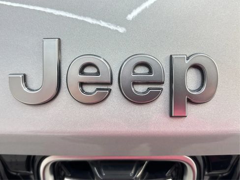 Used 2023 Jeep Grand Cherokee Summit AWD/4WD image 34
