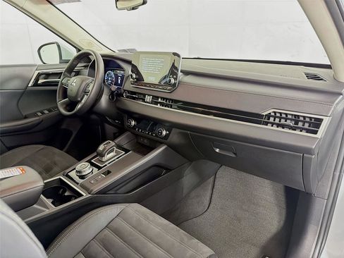 Used 2023 Mitsubishi Outlander SE FWD image 29