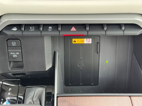 Used 2024 Toyota Sequoia Capstone image 33