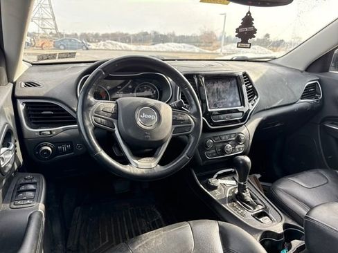 Used 2019 Jeep Cherokee Limited image 16