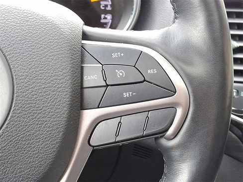 Used 2022 Jeep Grand Cherokee Laredo X image 23