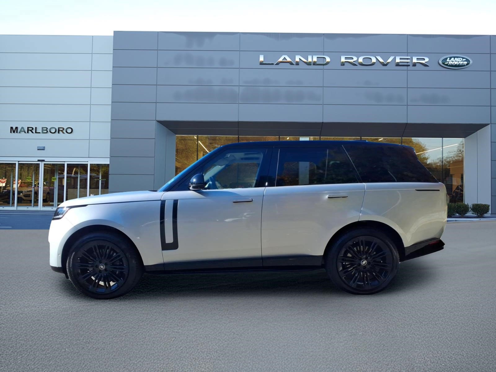 Certified 2025 Land Rover Range Rover SE AWD/4WD image 6