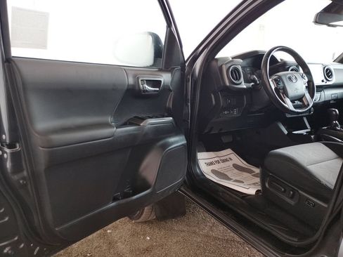 Used 2023 Toyota Tacoma TRD Sport AWD/4WD image 19