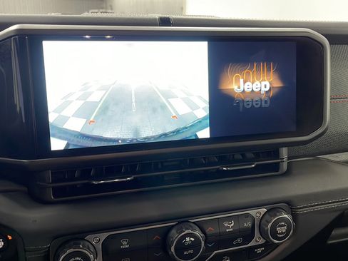 Used 2025 Jeep Wrangler Unlimited Rubicon AWD/4WD image 10