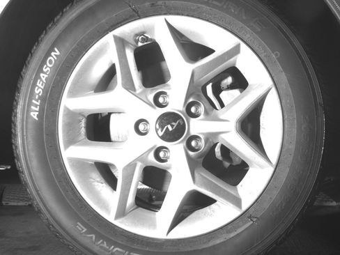 Used 2025 Kia Soul LX w/ LX Technology Package image 13