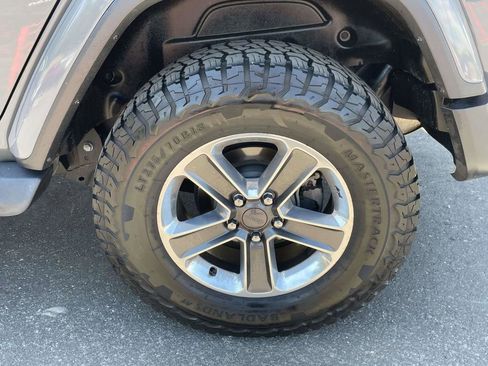 Used 2018 Jeep Wrangler Unlimited Sahara AWD/4WD image 29