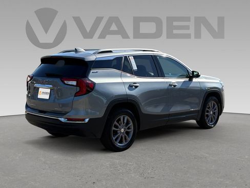 Used 2023 GMC Terrain SLT image 18