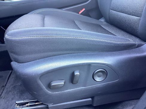 Used 2024 Chevrolet Traverse LT FWD image 12