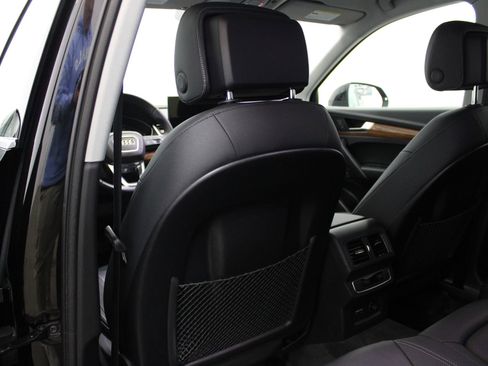 Used 2023 Audi Q5 2.0T Premium w/ Convenience Package image 18