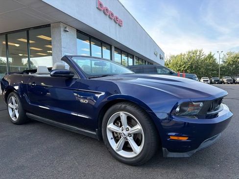 Used 2011 Ford Mustang GT Premium RWD image 2