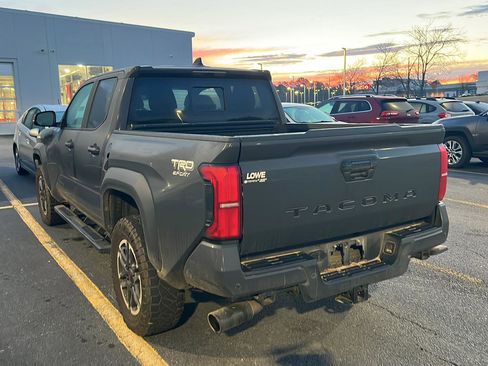 Used 2024 Toyota Tacoma TRD Sport w/ TRD Sport Upgrade Package image 10