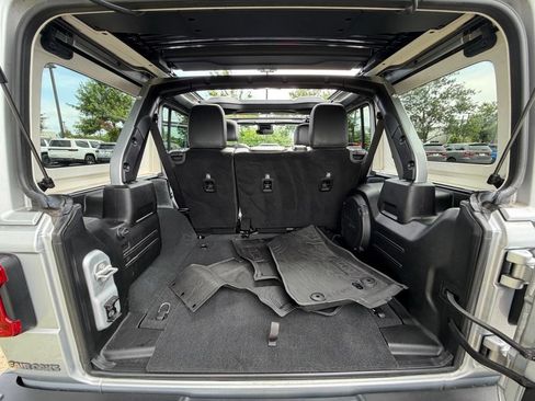 Used 2022 Jeep Wrangler Unlimited Rubicon w/ Steel Bumper Group AWD/4WD image 36