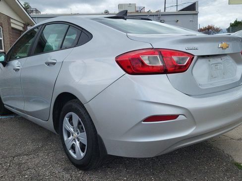 Used 2018 Chevrolet Cruze LS FWD image 8
