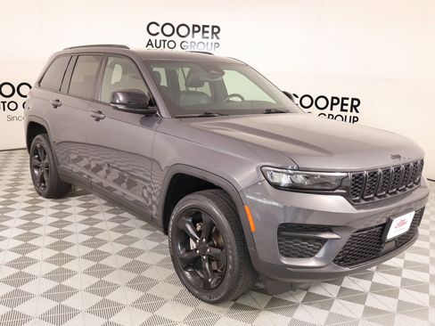 Used 2022 Jeep Grand Cherokee Altitude AWD/4WD image 1