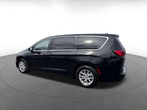 Used 2024 Chrysler Voyager LX FWD image 9
