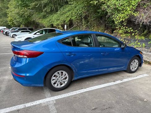 Used 2017 Hyundai Elantra SE FWD image 7