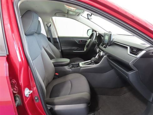 Used 2021 Toyota RAV4 LE FWD image 32