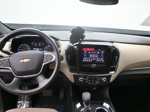 Used 2023 Chevrolet Traverse LS FWD image 14