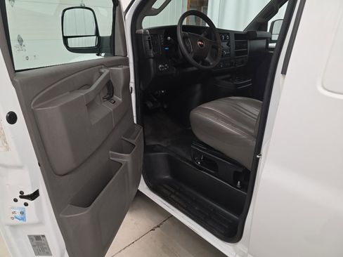 Used 2020 GMC Savana 3500 w/ Driver Convenience Package RWD image 18
