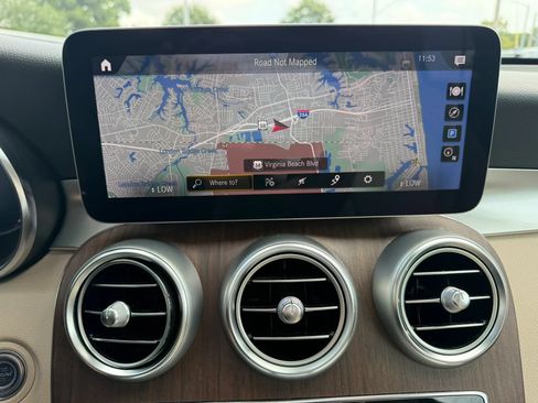 Used 2022 Mercedes-Benz GLC 300 4MATIC w/ Multimedia Package Lite image 21