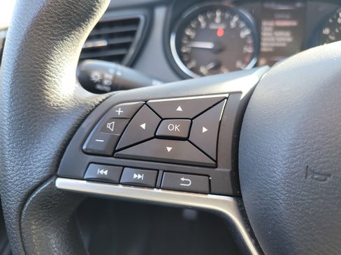 Used 2018 Nissan Rogue Sport SV image 29