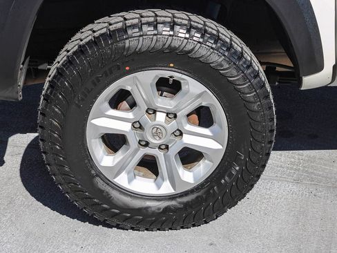 Used 2022 Toyota Tacoma TRD Off-Road image 12