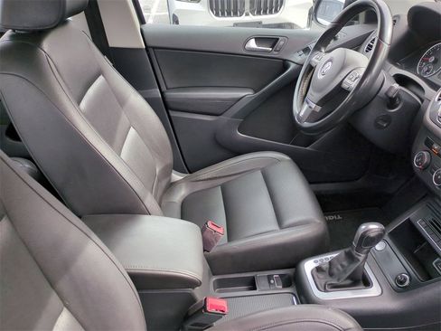 Used 2017 Volkswagen Tiguan S image 35