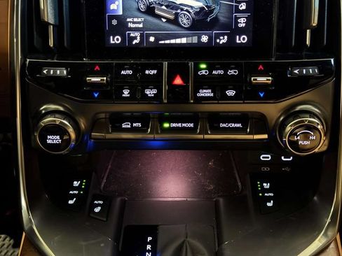 Used 2025 Lexus LX 600 4WD w/ Interior Upgrade Package image 18