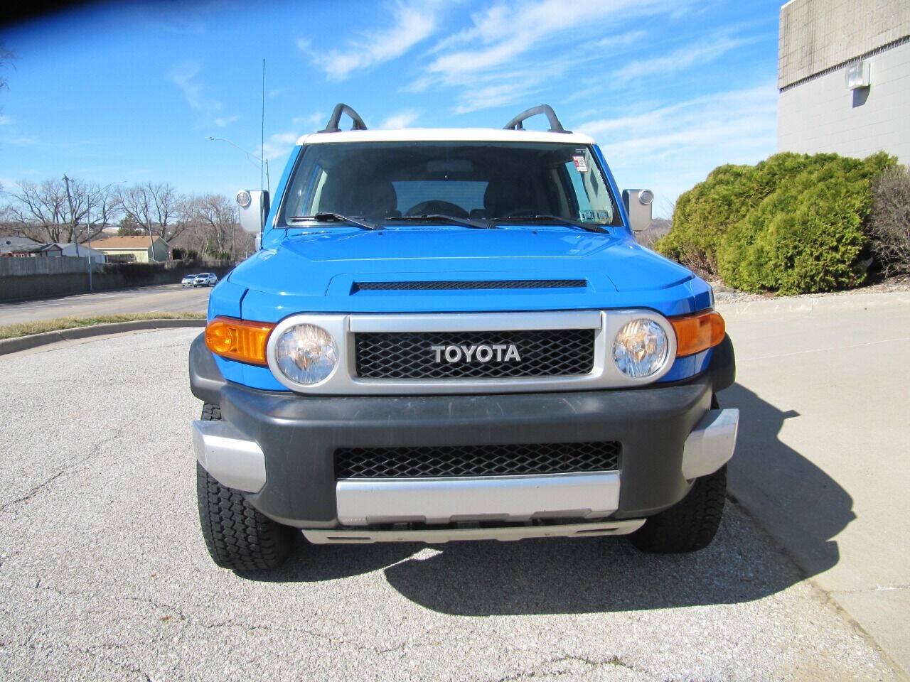 Used 2007 Toyota FJ Cruiser 4WD image 2