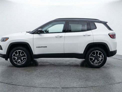 Used 2025 Jeep Compass Trailhawk AWD/4WD image 5
